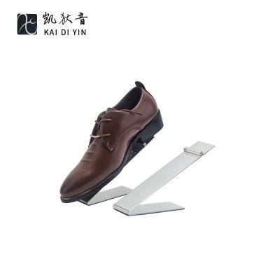 China Durable Retail Store Counter Shoes Show Golden Props Office Shoes Display Rack for sale