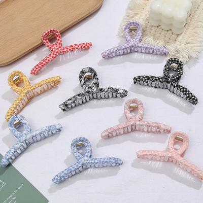 China Autumn And Winter New Fashion European And American Style Large Acrylic Plastic Hair Claw For Cute Hair Acces Large Plush Hair Clips Women Hair Clips Girls Hairpin for sale