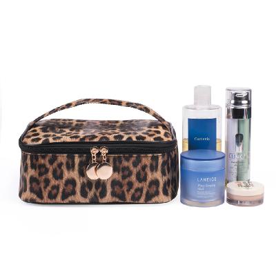 China Fashion Reusable Leopard Printing Portable Makeup Cosmetic Bag Private Label Bag Nice Cosmetic Pouch for sale