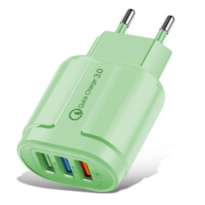 中国 EU USA UK Travel Wall Adapter Universal Mobile Phone 18W Quick Charge QC3.0 Fast Charging Mobile Phone USB Charger In Home Officials 販売のため