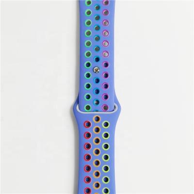 China Easy Suitable For Universal Apple Watch Replacement Strap Slim/SE 1 2 3 4 5 6 Two Color Fashion Sports Silicone Watch Strap for sale