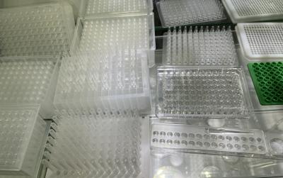 China Laboratorio de plástico goteador pipeta molde de múltiples cavidades dispositivo médico de inyección moldeo de inyección de plástico moldeo de Europa en venta