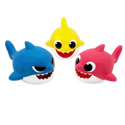 China OEM Cartoon PVC Vinyl Shark Spray Figure Children's Toy Manufacturer Customized Water Spray Shark Toy for sale