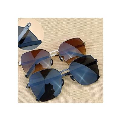 China Color Film Atmospheric Polarizer Fashion Men's And Women's High End Driver Sunglasses for sale