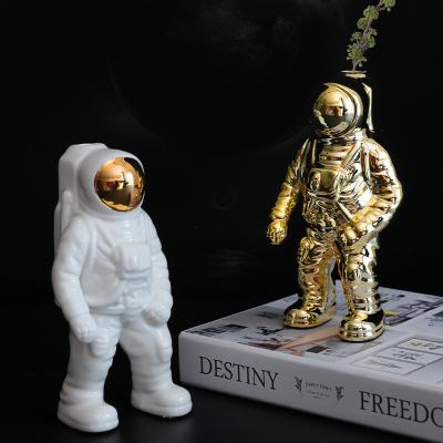 China New Minimalist Home Decoration Astronaut Sculpture Ceramic Home Decor Ornaments for sale