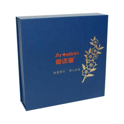 China Custom Recycled Materials Cardboard Packaging Box With Magnetic Closure Magnetic Box With Gold Hot Stamping for sale