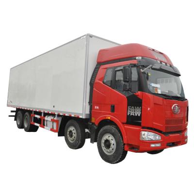 China Color Steel New Freezer Closed Box Truck 2021 Hot Sale China Manufacturer FAW 8x4 320hp Refrigerator Freezer Truck à venda