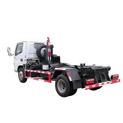 Cina 4x2 Mini 4 Cubic Meter Hook Arm Lift Garbage Truck From China Factory For Sale For Garbage To Collect And Transport 5350X1960X2250mm in vendita