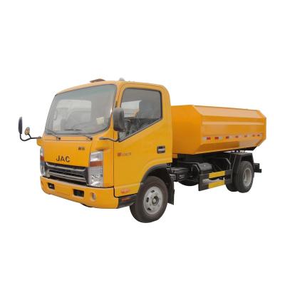 Cina mini size 4x2 5 tons hook lift hydraulic garbage truck arm suitable for customized waste container 5400X1960X2250mm in vendita