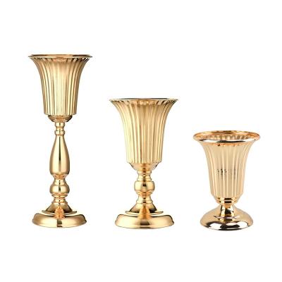 China Wedding Table Reception Decor Birthday Party Vases Metal Gold Wedding Decoration Decorative Flower Stand, Wedding Party Table Centerpieces Road Lead for sale