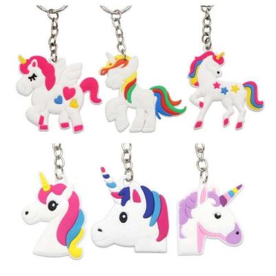 China Accesorio de encargo del vínculo del tamaño cuatro Unicorn Soft Toy Keychain PMS del color de goma del PVC en venta