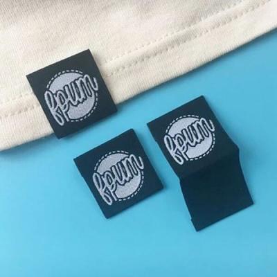 China Custom Made Polyester Woven Clothes Label Heat Cut Border for sale