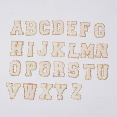 China Das 26 Alphabet-Eisen auf Chenille-Buchstabe-Flecken perlen die Stützung der selbstklebenden Stickerei zu verkaufen