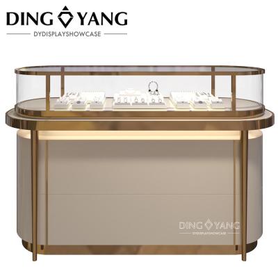 中国 Metal Stainless Steel  Tempered Glass Jewellery Showcase Display with LED Lights 販売のため