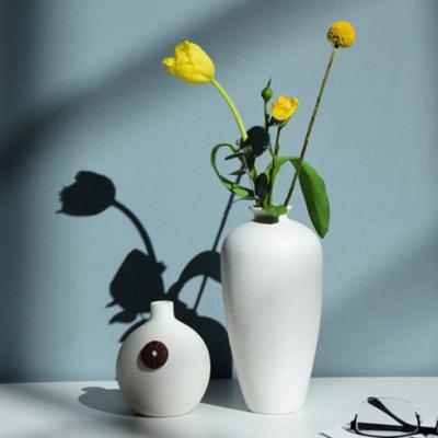 China New Design Minimalist Female Body Art Nordic Black White Ceramic Flower Vase For Dining Room Decoration for sale