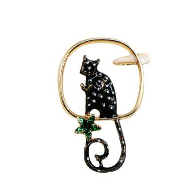 China Stainless Steel Cat Brooch Pin Custom Enamel Geometric Black Animal Pins Corsage Accessories For Winter for sale