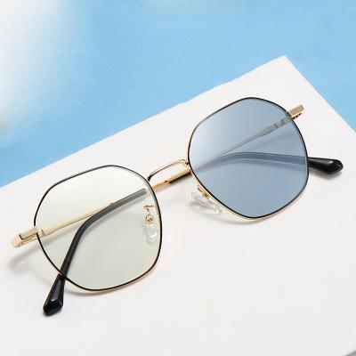 China Fashion Sunglasses 2021 Ladies Fashion UV400 Sun Glasses Cycling Photochromic Sunglasses Women for sale