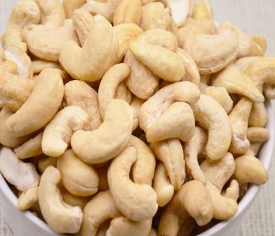 China Nueces brotadas crudas de la nutrición completa, tarifa cruda crujiente de la fractura del anacardo el 5% en venta