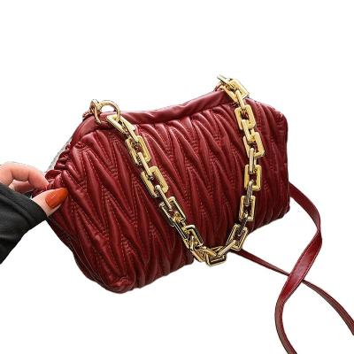 China 2022 Fashion Factory Fashion Cloud Chain Shoulder Luxury Ladies Bag Large Capacity PU Chain Bag Large Capacity Handbag Cross - Body for sale