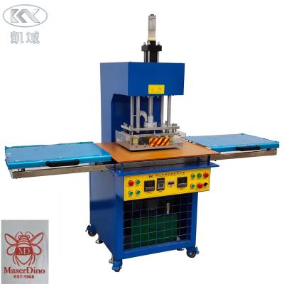 China Gepersonaliseerde kledingstukken Kleding Embossing Machine Handelsmerk machine Te koop