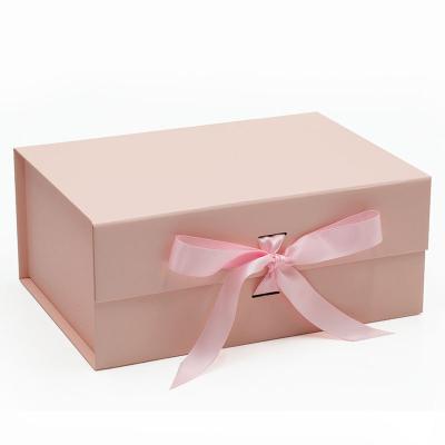 China Handmade Premium Flat Pack Rigid Cardboard Bespoke Gift Packaging Magnetic Closure Luxury Folding Box for sale