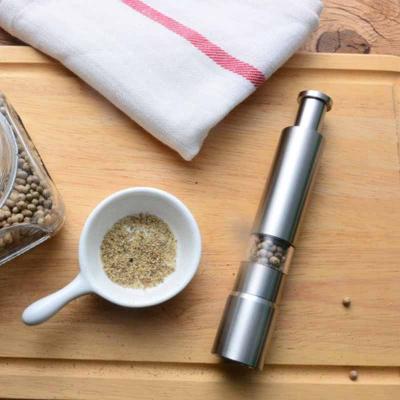 China Home Use Sustainable Electric Pepper Grinder Stainless Steel Salt Shakers Handheld Spice Grinder for sale