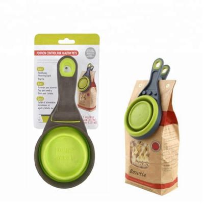 China Viable Hot Sale Collapsible Dog Food Scoop With Bag Clip Folding Pet Food Scoop Pet Bowl for sale