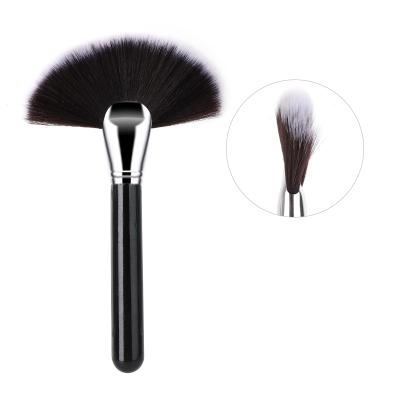 China Wholesale Black Wooden Propeller Shaped Single Loose Powder Brush Vegan Handle Hair Fiber Cruety Free Dense High Quality Long Lasting Makeup for sale