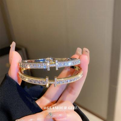 China TRENDY New zircon letter buckle fashionable temperament advanced bracelet online popular light luxury bracelet women's bracelet for sale