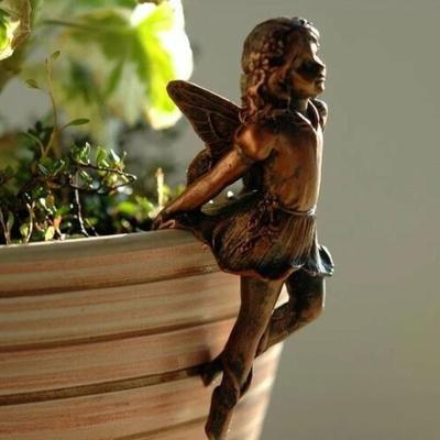 China Europe Mini Fairy Garden 4PCS Miniature Fairies Planter Pot Huggers Resin Vintage Bronze Angel Statue Flying angle Fairy Figurines for sale