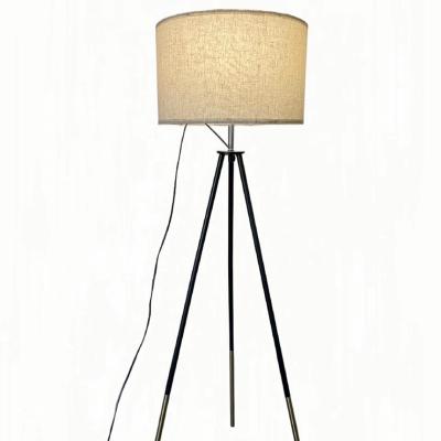 China Modern Modern Fabric Shade Position LED Beige Tripod Living Room Light for sale