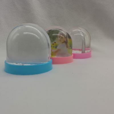 China Europe Plastic Water Snow Globes With Picture Insert Picture Frame Water Snow Globe for sale