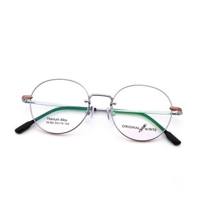 China Nieuwe aankomst Draagbare trendy β Titanium bril frame Unisex 66362 Te koop