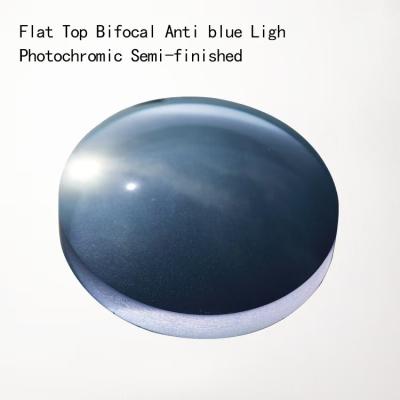 China Lente bifocal de tapa plana semiacabado fotocromático para bloqueo de rayos azules en venta