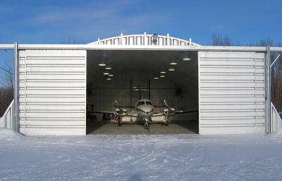 China Hangar de aviões pré-projetados industriais H Beam Steel Hangar de aviões com porta à venda