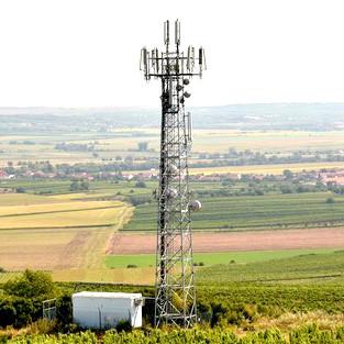 China 20-100m Stahlturm mit Übertragung, 3- oder 4-beiniger Gitterturm zu verkaufen