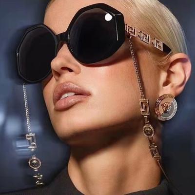 China Resin irregular sunglasses in Europe and metal big box 2022 new retro sunglasses sunglasses dig personality for sale