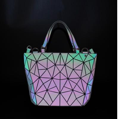 China Fashion Color Changes Wholesale Luminous Women Pinch Hologram Geometric Handbag Women Shoulder Bag Purse for sale