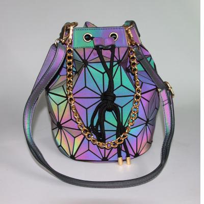 China Wholesale Geometric Reflection Hydraulic Rosary Fashion Plaid Women Bright Cross - Body Handbags for sale