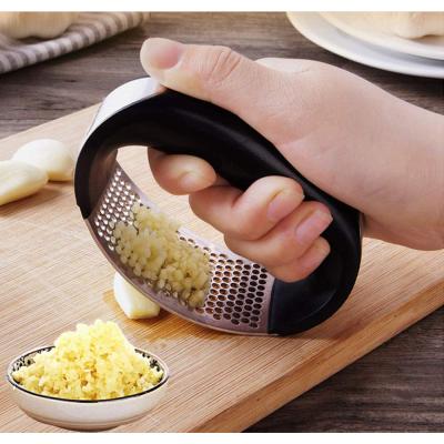 China Kitchen Manual Chopper Garlic Mincer Ginger Crusher Stocked Juicer Peeler Stainless Steel Set Garlic Press for sale