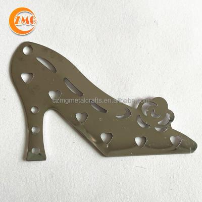 China Wholesale Gifts Europe Souvenir Cheap Fancy Laser Cut Metal High Heel Shoes Pins for sale