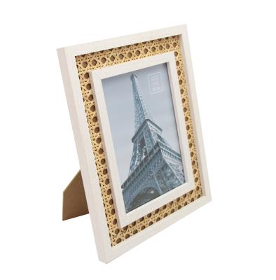 China Original Hot Selling Eco-Freindly Natural Desktop Rattan Wooden Picture Photo Frame for sale