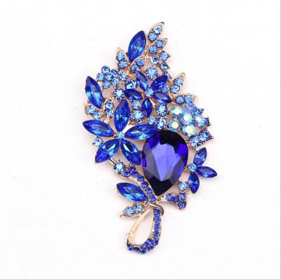 China Elegant Crystal Jewelry Brooch Jaki Charms Jewelry Brooch Clothing Accessories Mix Diamond Design Cat Eye Brooches Trendy Swan Brooches for sale