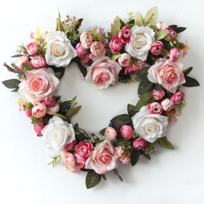 China Environmental Valentine's Day Flowers Decorative Rose Rose Mounted Heart Shape Garland for sale