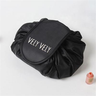 China Professional Custom Lady Cosmetic Travel Bags Oxford Fashion Small Fashion Makeup Pouch Bag for sale