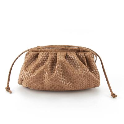 China Fashionable Woven Woven Soft Leather Cloud Clutch Bag Eco-friendly Single Shoulder Bag For Gril for sale