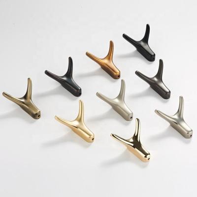 China Modern luxury bull horn shaped decractive wall mounted ornament coat hook, wall hook which installed in house entrance wall 3019 for sale