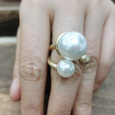 China Vintage Fashion New Design Unique Aperture Gold Plated Women's Metal Pearl Rings For Men Charm Jewelry for sale