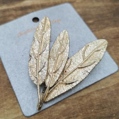 China Alloy New Fashion Women Girls Big Feather Brooch Pins Designer Alloy Brooches Punk Pin for sale