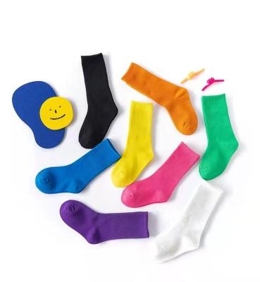 China 2021 wholesale QUICK DRY new autumn and winter cotton trend breathable sports children a variety of white color socks children's sock for sale